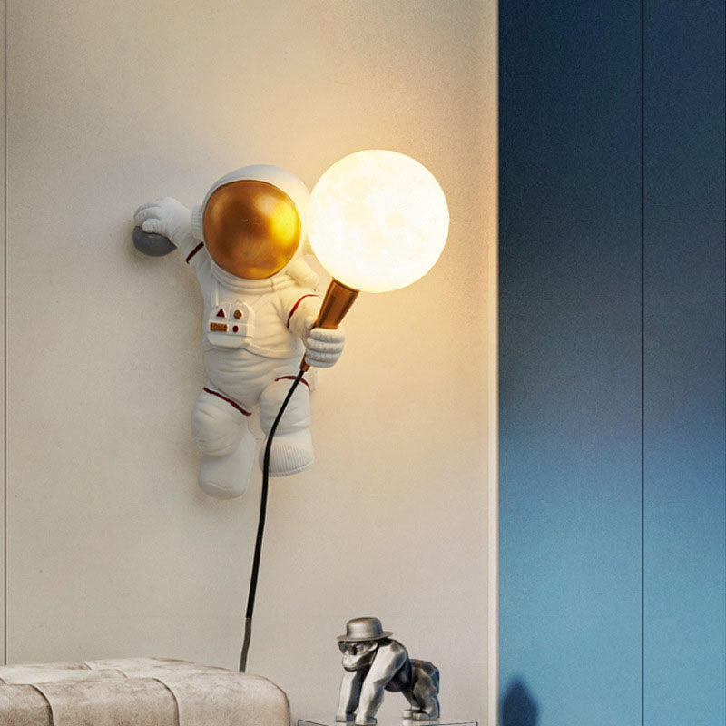 Frendorf | CosmoBuddy Astronaut Wandlampe | Kreatives Design | Resin & ABS | LED Schlafzimmerlicht