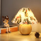 Zeitgenössische skandinavische Massivholz-Basis PVC Lampenschirm 1-Licht Tischlampe für Schlafzimmer