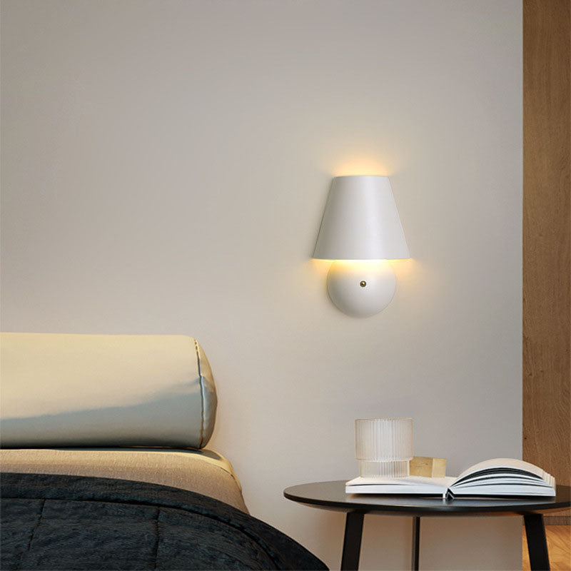 Frendorf | TrapeLux LED Wandleuchte | Modernes Trapez-Design | Eisen & Acryl | Warmweißes Licht