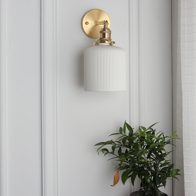Frendorf | BrassGlow Japanische Retro Wandleuchte | Minimalistisches Design | Zylinder Oval | Messing & Lucite | 1-flammig