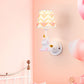 Zeitgenössische kreative Cartoon-Resin-Einhorn-Stoffschirm 1-Licht-Kinder-Wandlampe für das Schlafzimmer