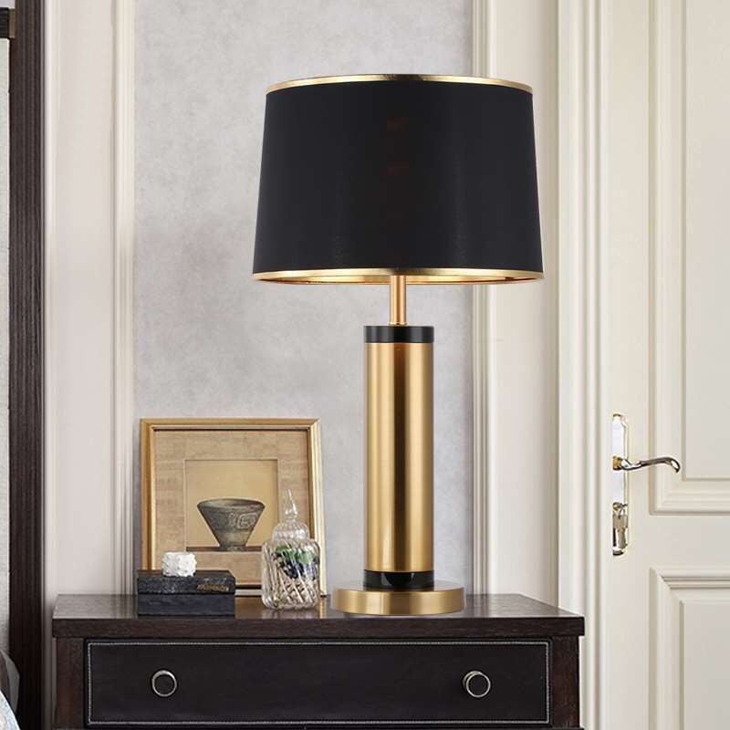 Moderne Übergangs-Zylinder-Eisen-Stoff 1-Lampe Tischlampe für das Wohnzimmer
