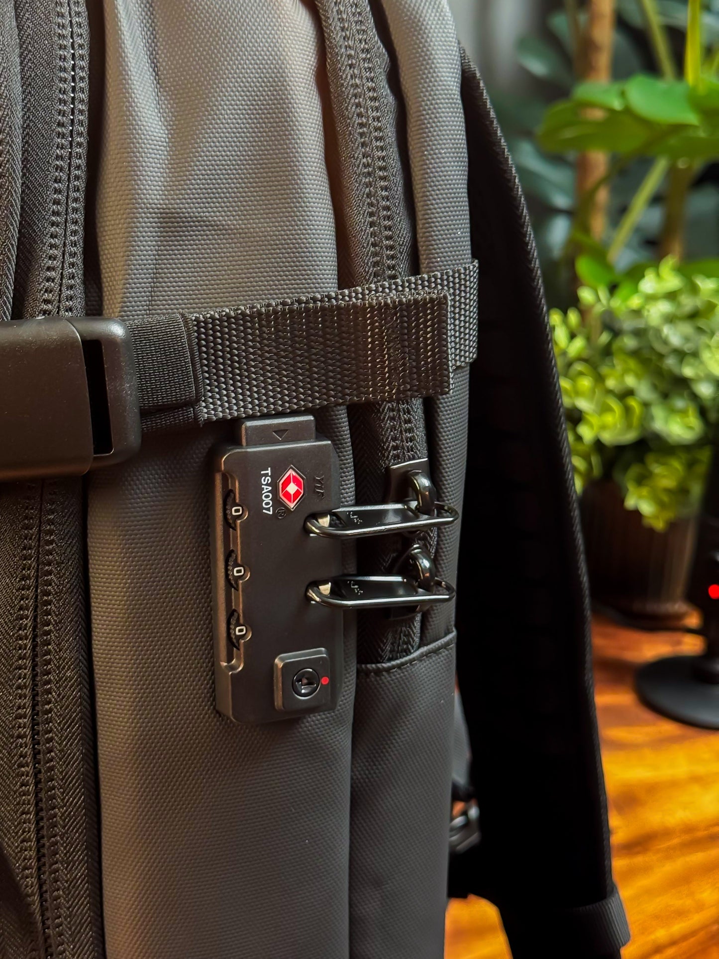 Frendorf | 17" Laptop Rucksack mit Vakuumkompression Leicht und Geräumig