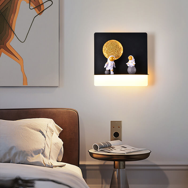 Zeitgenössische kreative Eisenharz runde Astronaut LED Wandleuchte Lampe für Schlafzimmer
