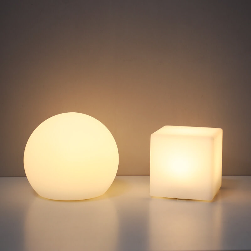 Frendorf | GeoGlow Kreative Geometrische LED Tischlampe | Batteriebetrieben & Fernbedienung | Nachtlicht & Dekoration