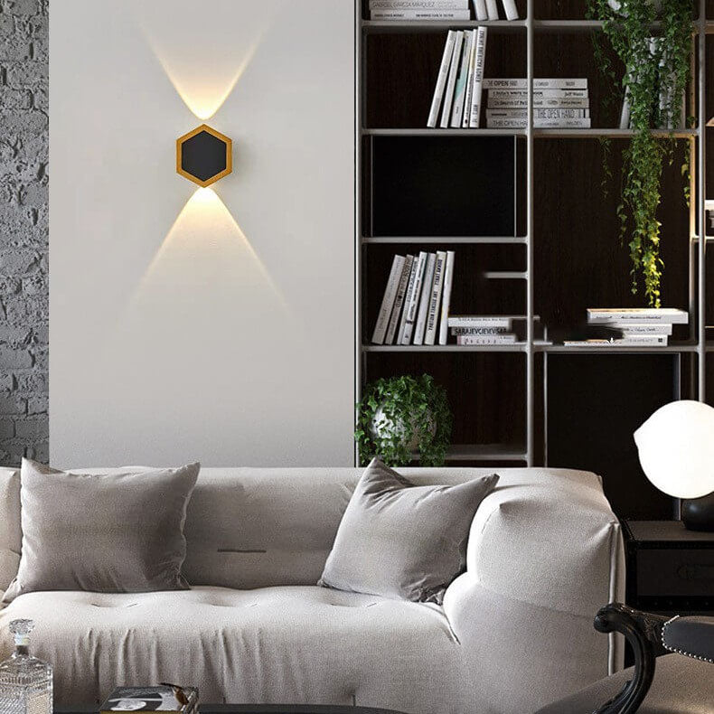 Frendorf | LumoHex Prime | Modernes Outdoor LED Wandlicht | Hexagon Schwarz-Gold Kombination