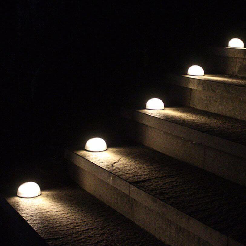 Frendorf | SolarArc LED Wandleuchte | Halbkreisdesign | Solarbetrieben | Außenlampe für Garten & Zaun | 6 LEDs