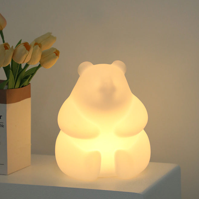 Zeitgenössische kreative Bären-PE-LED-Tischlampe für das Wohnzimmer