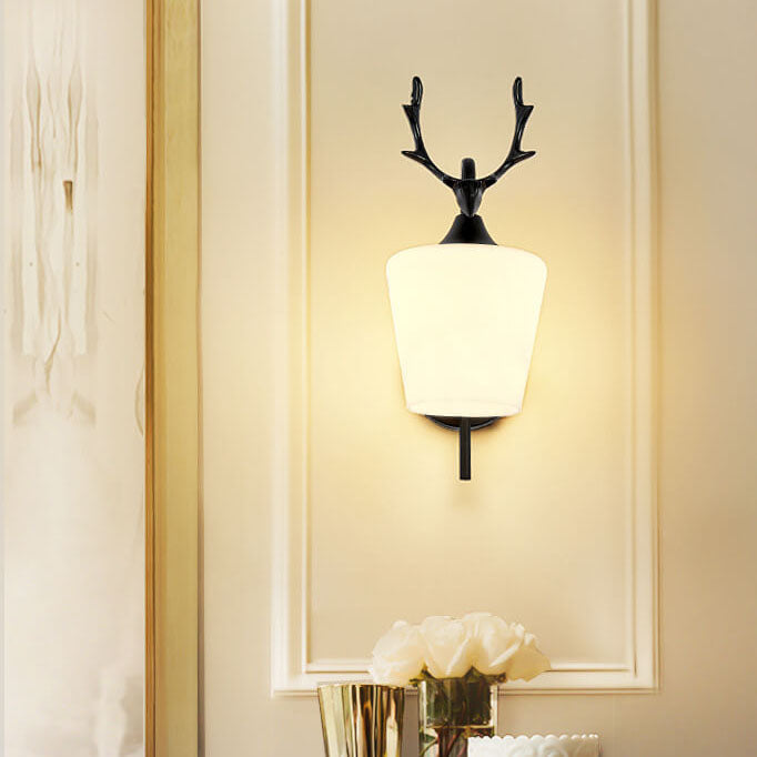 Frendorf | Branvia AntlerGlow Wandleuchte | Nordisches Design | Glas-Kegelschirm | 1-flammig | Rustikaler Stil