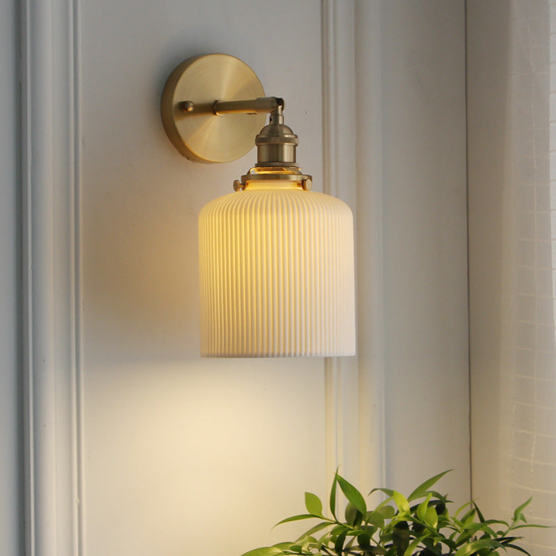Frendorf | BrassGlow Japanische Retro Wandleuchte | Minimalistisches Design | Zylinder Oval | Messing & Lucite | 1-flammig