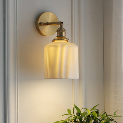 Frendorf | BrassGlow Japanische Retro Wandleuchte | Minimalistisches Design | Zylinder Oval | Messing & Lucite | 1-flammig