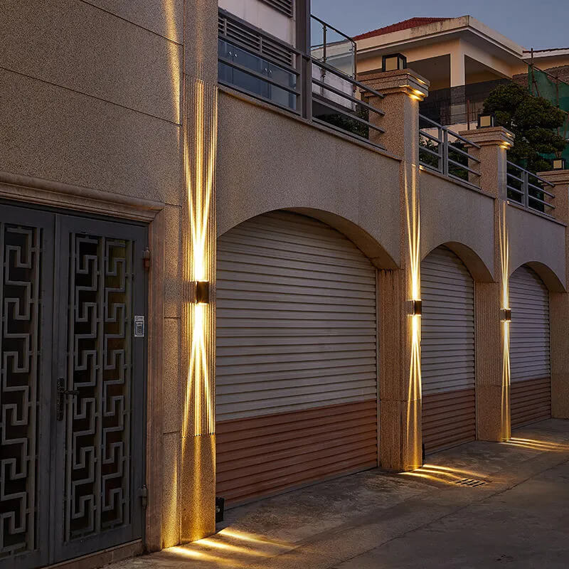 Frendorf | AquaLuxe LED Außenwandleuchte | Wasserdicht & Modernes Design | Rechteckige Außenlampe für Haus & Garten