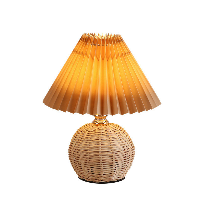 Frendorf | RattaLume Nordic LED Tischlampe | Geflochtenes Rattan & Faltstoffschirm | Stimmungslicht | Deko fürs Schlafzimmer