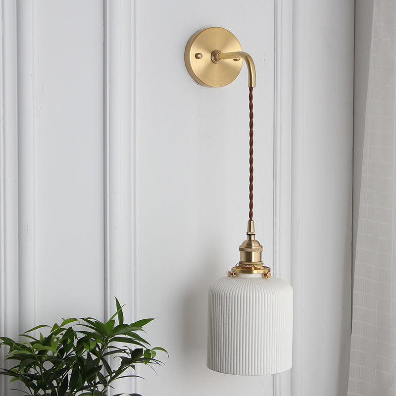 Frendorf | BrassGlow Japanische Retro Wandleuchte | Minimalistisches Design | Zylinder Oval | Messing & Lucite | 1-flammig