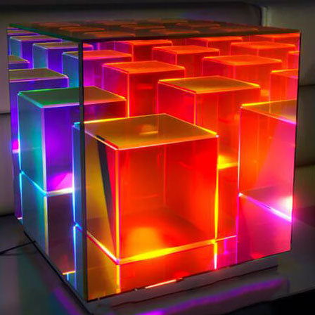 Frendorf | CubeLumin RGB LED Tischlampe | Modernes Design | Rubik’s Cube Optik | Farbwechsel | Deko-Licht