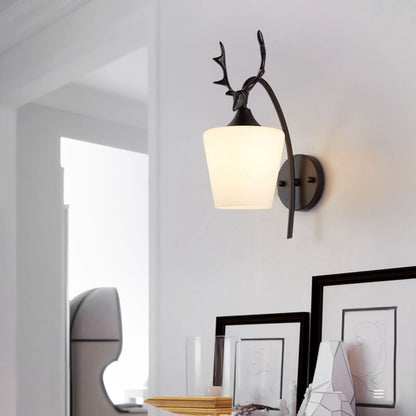 Frendorf | Branvia AntlerGlow Wandleuchte | Nordisches Design | Glas-Kegelschirm | 1-flammig | Rustikaler Stil