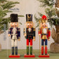 Frendorf | NussknackerJoy - Holz-Nussknacker-Soldatenfigur für zeitlosen Weihnachtszauber