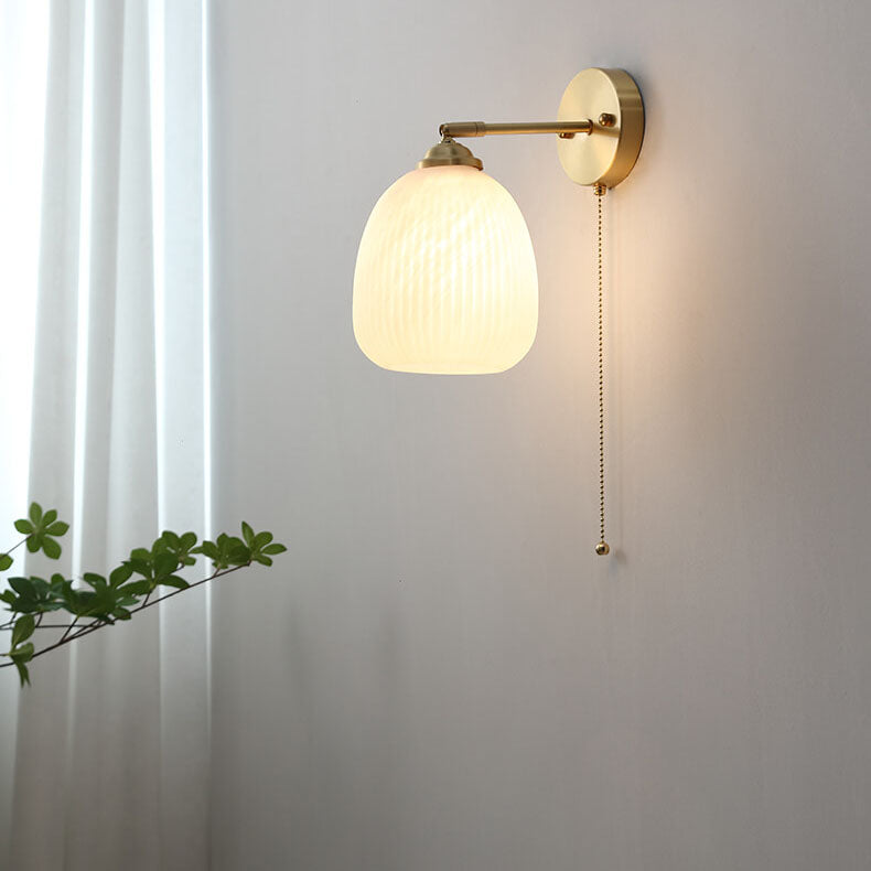 Frendorf | ScandiLume Nordic Wandleuchte mit Zugschalter | Milchglas & Messing Design | Strahlendes Stimmungslicht für Ihr Zuhause