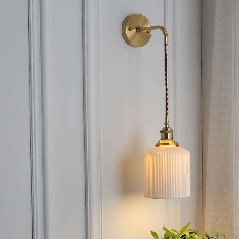 Frendorf | BrassGlow Japanische Retro Wandleuchte | Minimalistisches Design | Zylinder Oval | Messing & Lucite | 1-flammig