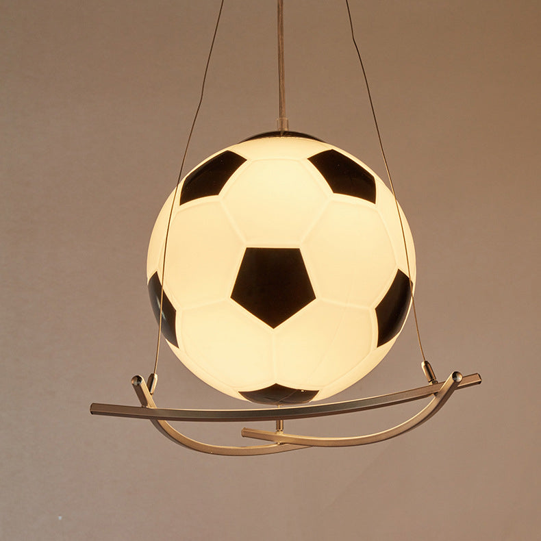 Frendorf | GoalLight Fußball Kinderzimmer Pendelleuchte | Kreatives Design | Glas & Eisen | 1-flammige Hängeleuchte
