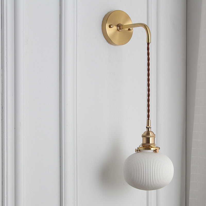 Frendorf | BrassGlow Japanische Retro Wandleuchte | Minimalistisches Design | Zylinder Oval | Messing & Lucite | 1-flammig