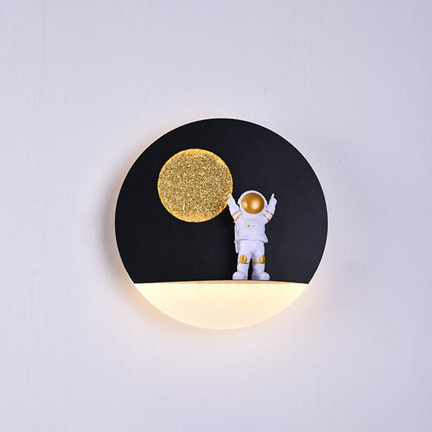 Zeitgenössische kreative Eisenharz runde Astronaut LED Wandleuchte Lampe für Schlafzimmer