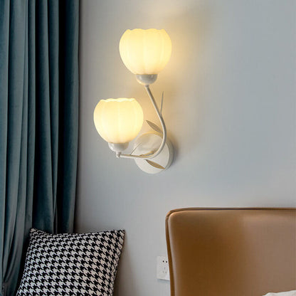 Traditionelle französische Blumen-Cup-Eisen-Glas-1/2-Licht-Wandleuchter-Lampe für Schlafzimmer