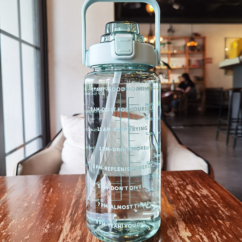 Großer Plastikbecher Tragbare Wasserflasche