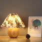 Zeitgenössische skandinavische Massivholz-Basis PVC Lampenschirm 1-Licht Tischlampe für Schlafzimmer