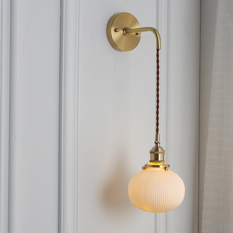 Frendorf | BrassGlow Japanische Retro Wandleuchte | Minimalistisches Design | Zylinder Oval | Messing & Lucite | 1-flammig