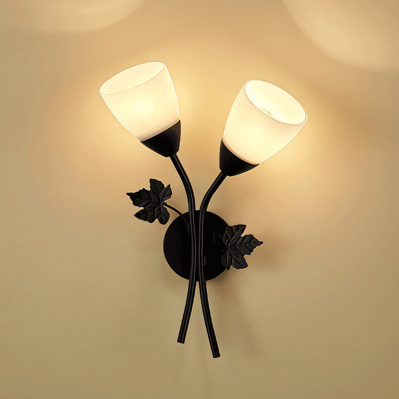 Zeitgenössische skandinavische Blumen Eisen Glas 1/2 Licht Wandlampe für Wohnzimmer