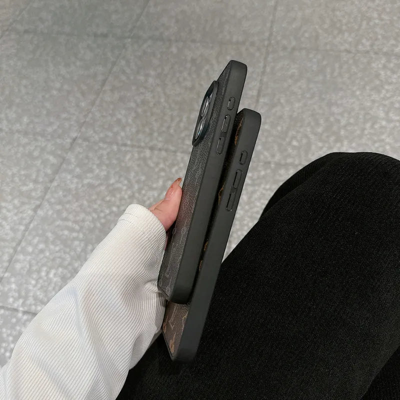 Frendorf | LUXE LV GROSS LOGO IPHONE HÜLLE