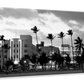 Frendorf | Gebäude bei Dämmerung beleuchtet in Ocean Drive Wandkunst