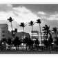 Frendorf | Gebäude bei Dämmerung beleuchtet in Ocean Drive Wandkunst