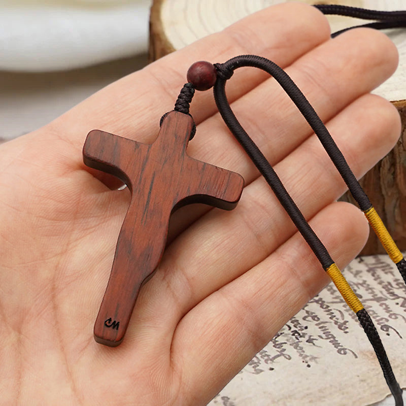 Frendorf | Jesus-Kreuz-Halskette aus Holz