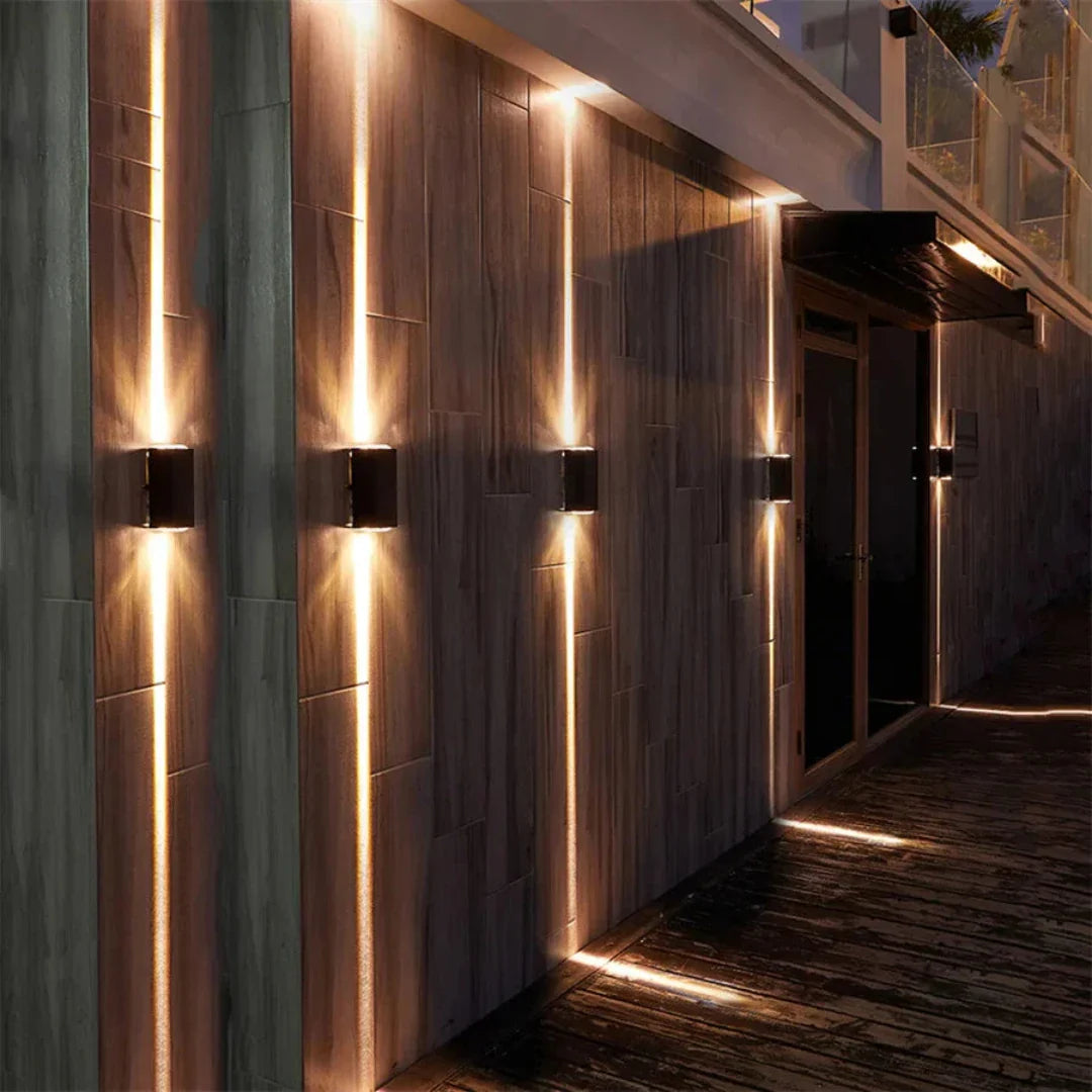 AquaPulse - Wasserdichte LED Spot Lampe