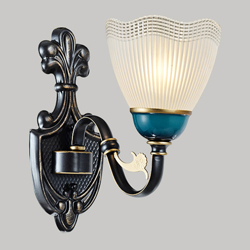 Frendorf | 1/2-Head Scalloped Pleated Wandleuchte Traditionelle Schwarze Rippenglas Wandleuchte mit Kurvigen Arm