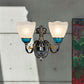 Frendorf | 1/2-Head Scalloped Pleated Wandleuchte Traditionelle Schwarze Rippenglas Wandleuchte mit Kurvigen Arm