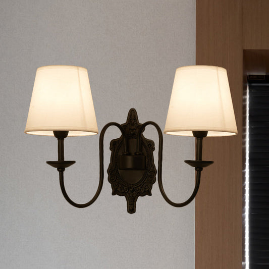Frendorf | 1/2-Kopf Cone Shade Wandleuchte Land Weiß Stoff Wandmontierte Beleuchtung mit Schwarzem Wellenarm