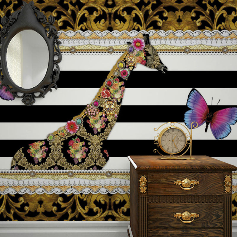 Frendorf | Große Illustration Fantasy Wandtapete für Akzentwand mit Giraffe und Schmetterling Muster in Braun