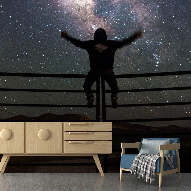 Frendorf | Dekorative Galaxy und Mann Wandtapete aus Vliesstoff Zeitgenössische Wandkunst für das Gästezimmer