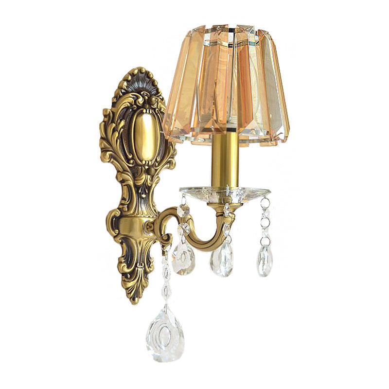 Frendorf | 1-Licht Kerzenwandlamp Traditionelle Messing Metall Wandbeleuchtung mit konischer klarer Kristallshade