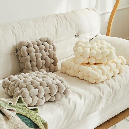 Frendorf | SnugSpiral - Elegantes geflochtenes Plüschkissen