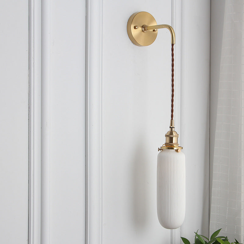 Frendorf | BrassGlow Japanische Retro Wandleuchte | Minimalistisches Design | Zylinder Oval | Messing & Lucite | 1-flammig