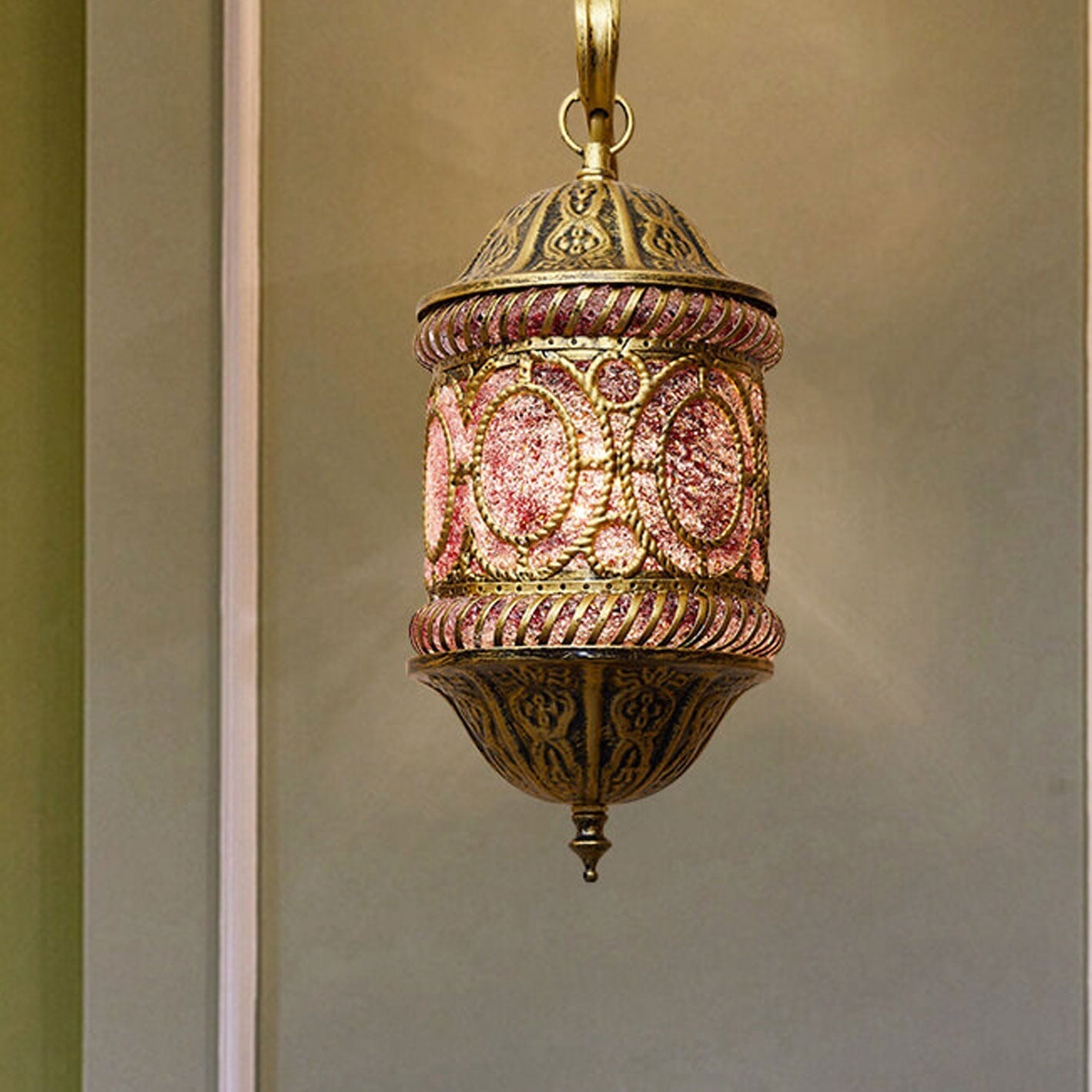 Frendorf | ZyraGlow Wandleuchte | Südostasiatisches Hohlmetall-Design | 1-flammige Lampe in Rosa