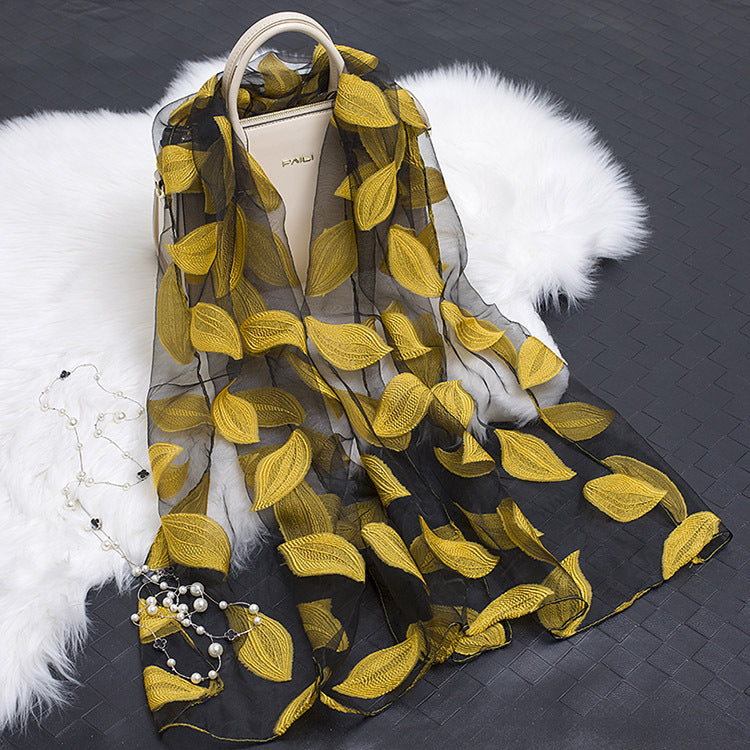 Frendorf | Seidenschal mit Schnittblumen hohlem Motiv