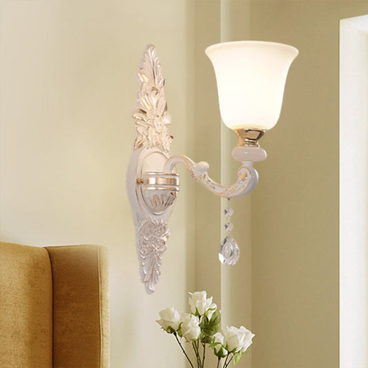 Frendorf | 1 Glühbirne Wandbeleuchtung mit aufwärts gerichteter Glockenschirm Weißglas Traditionelle Innenwandlampe Fixture