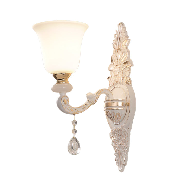 Frendorf | 1 Glühbirne Wandbeleuchtung mit aufwärts gerichteter Glockenschirm Weißglas Traditionelle Innenwandlampe Fixture