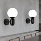 Weiße Globusschirm-Wandleuchte mit Kapselgehäuse Moderne Metall- und Glas-Wandleuchte für Besprechungsräume