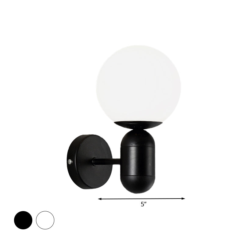Weiße Globusschirm-Wandleuchte mit Kapselgehäuse Moderne Metall- und Glas-Wandleuchte für Besprechungsräume